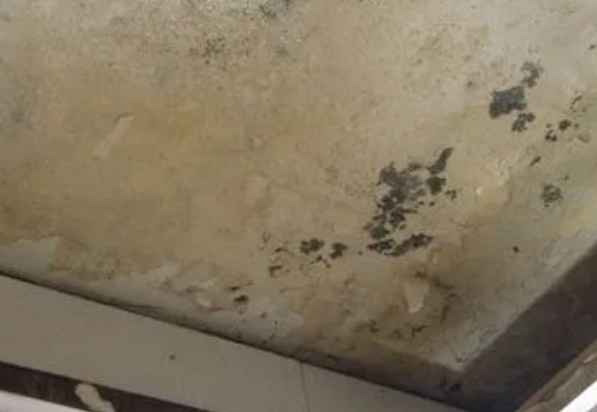 浉河阳台漏水维修公司分享下浉河卫生间渗水维修需要注意哪些问题。